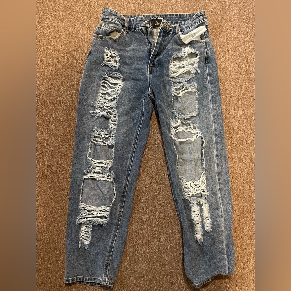 Distressed Baggy Jeans